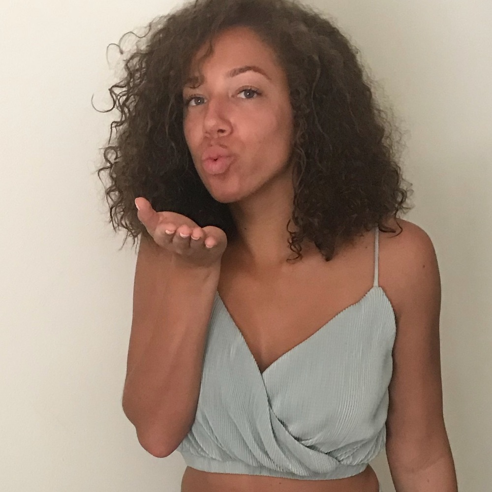 2 pc Set - Pants/Crop - Picture 4 of 4